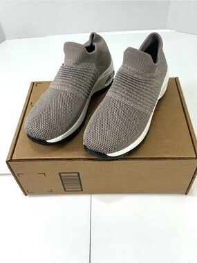 Women’s Slow Man Mesh Slip-On Sock Sneakers Size 7.5